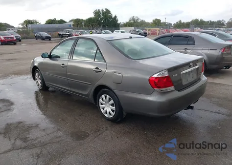 2006 Toyota Camry Std z USA, uszkodzony, nr VIN JTDBE32K263057771